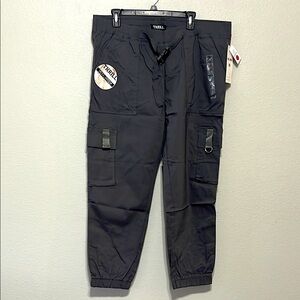 Thrill Black Cargo Pants with‎ Elastic Waistband
